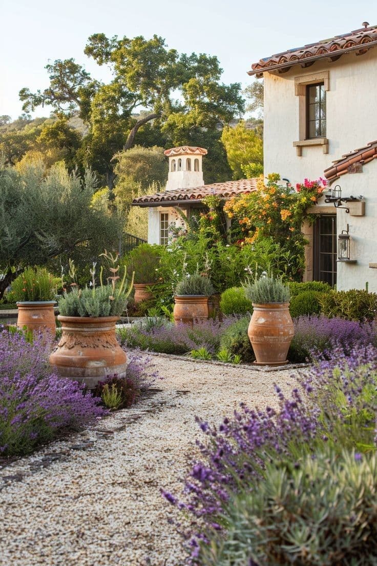 Italiaanse villa met veel planten