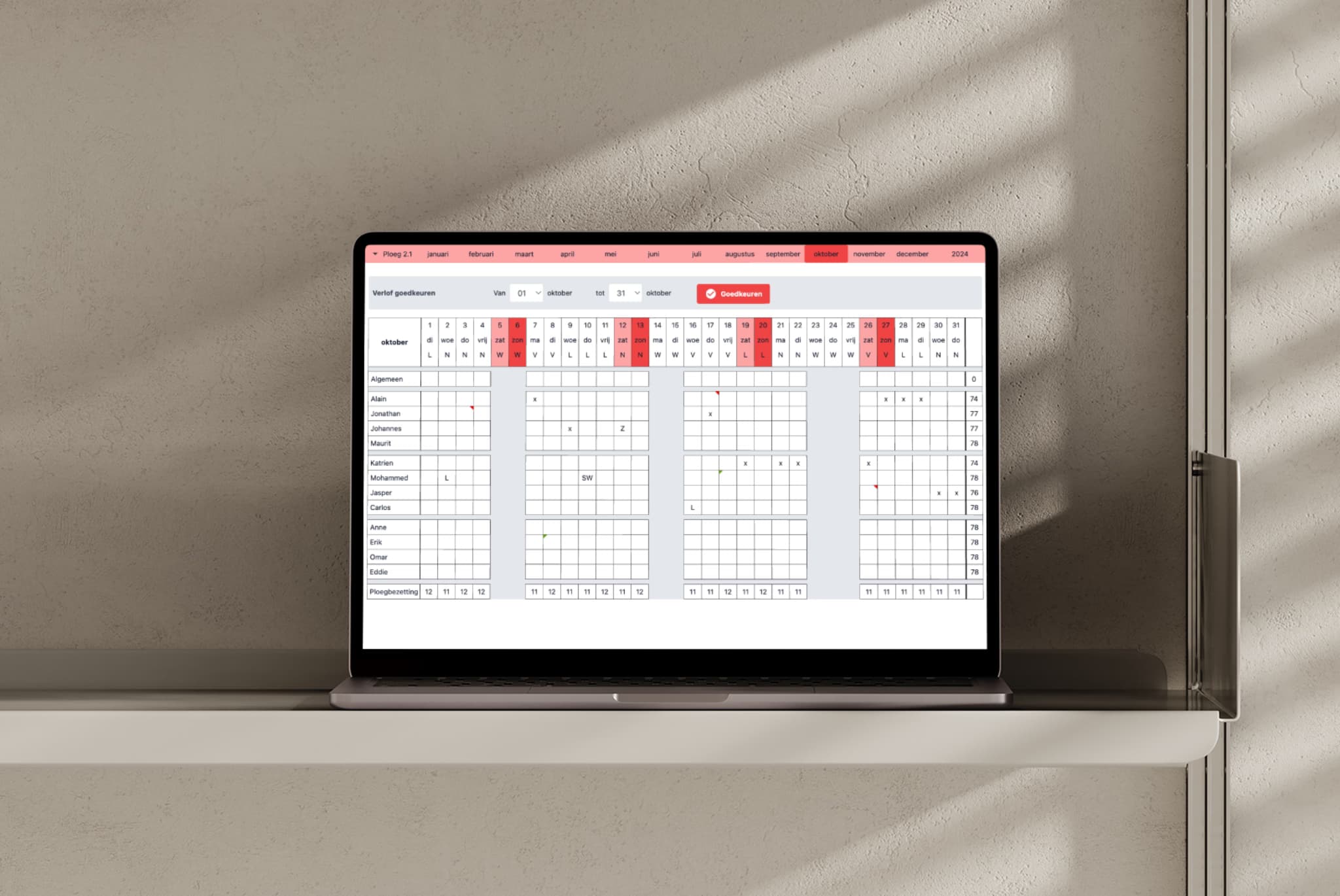 Computerscherm met de shiftplanning webapplicatie zichtbaar