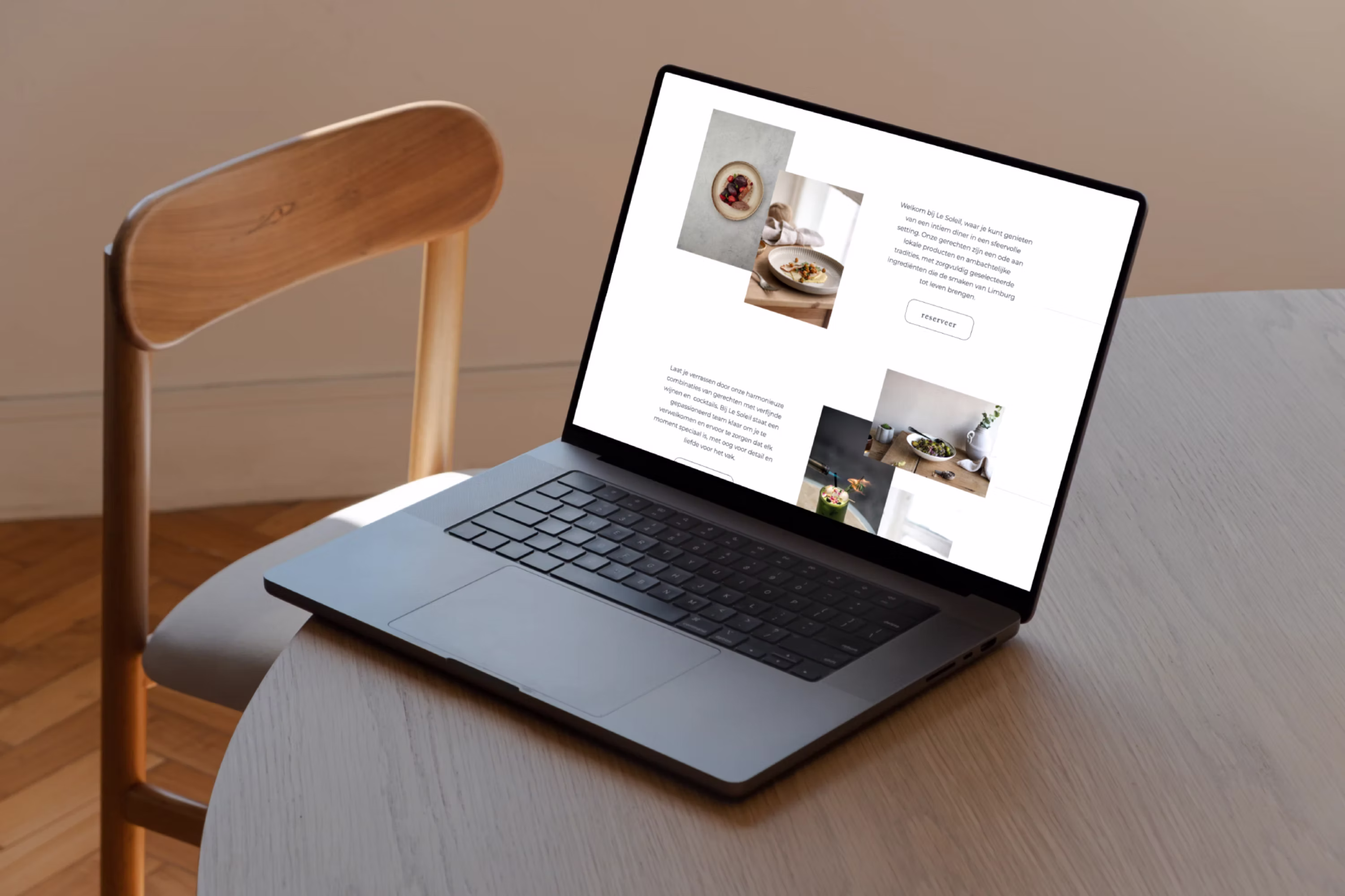 Computerscherm met de website van restaurant Le Soleil